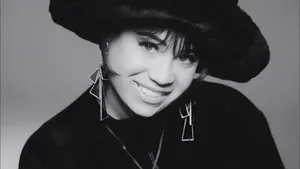 Cece Peniston Iconic 90s Singer Wallpaper