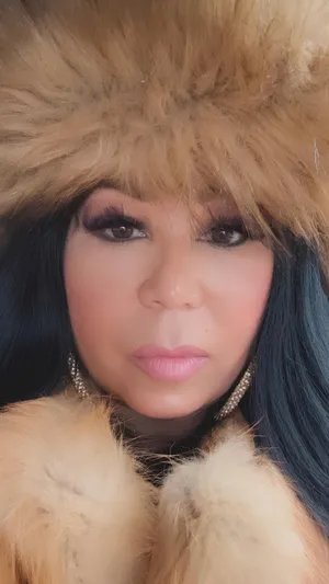 Cece Peniston Winter Style Wallpaper