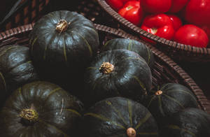 Celebrate The Beauty And Flavor Of Autumn With This November Holiday Pumpkin Basket. Wallpaper