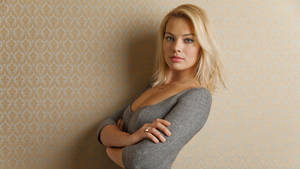 Celebrity Margot Robbie Beige Wall Wallpaper