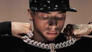 Central Cee Jewelry Style Wallpaper