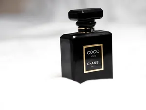Chanel Perfume Black Aesthetic Art Wallpaper