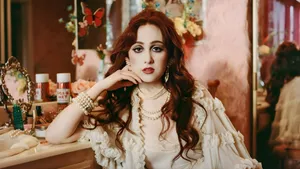 Chappell Roan Vintage Style Wallpaper