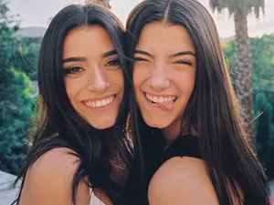 Charli And Addison Half And Dixie Wallpaper