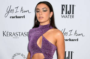 Charli Xcx At Ny Fashion Awards Wallpaper
