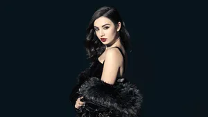 Charli Xcx In All Black Wallpaper