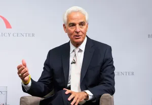 Charlie Crist In Formal Attire Wallpaper