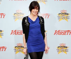 Chelsea Hobbs Variety Powerof Youth Event Wallpaper