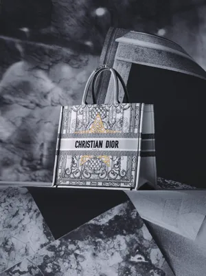 Chic Bag Dior Phone Wallpaper