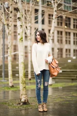 Chic Minimalist Fashion Aesthetic Wallpaper