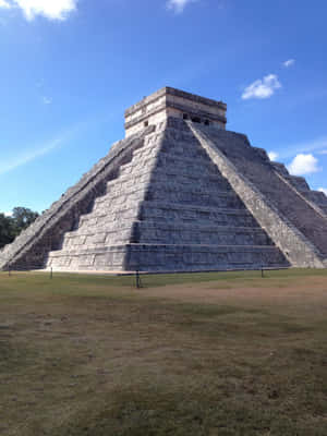 Chichen Itza Mexico Historical Landmark Daylight View Wallpaper
