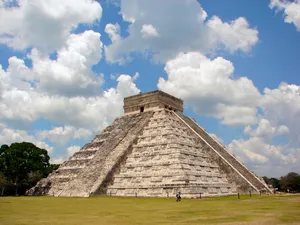 Chichen Itza Mexico Passing People Wallpaper