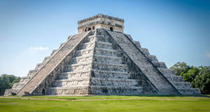 Chichen Itza Side View Wallpaper