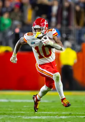 Chiefs Player Number10 Action Shot Wallpaper