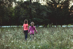 Children Friends In Field Wallpaper