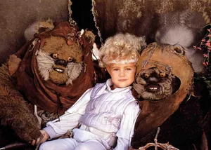 Childwith Ewoks Star Wars Wallpaper