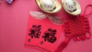 Chinese Knots And Red Envelopes Wallpaper