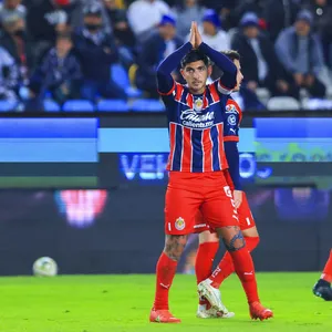 Chivas Player Gratitude Gesture Stadium Background Wallpaper