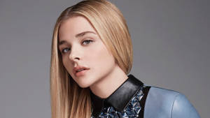 Chloë Grace Moretz With Straight Hair Wallpaper