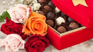 Chocolate Box With Roses Wallpaper