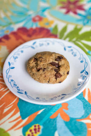 Chocolate Chip Cookieon Decorative Plate Wallpaper