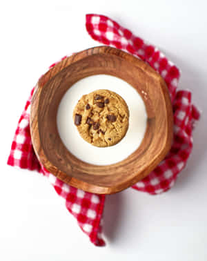 Chocolate Chip Cookieon Milk Glass Wallpaper