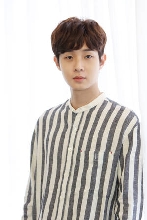 Choi Woo Shik In Striped Long Sleeves Wallpaper