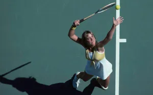Chris Evert Looking Up To Hit Wallpaper