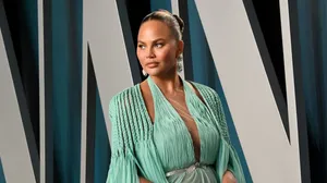 Chrissy Teigen Elegant Green Gown Event Wallpaper