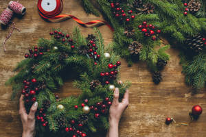 Christmas Wreath On Wooden Table Wallpaper