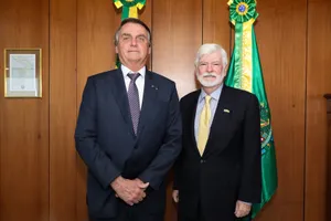 Christopher Dodd And Jair Bolsonaro Wallpaper