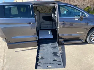 Chrysler Voyager 2023: A Sleek And Spacious Family Minivan Wallpaper