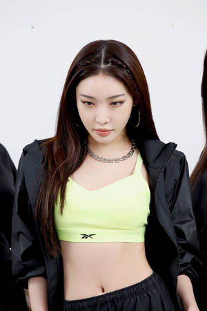 Chungha In Green Crop Top Wallpaper