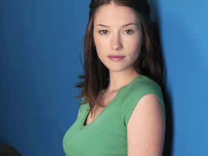 Chyler Leigh Posing In Chic Style Wallpaper