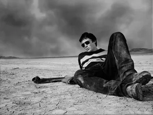 Cillian Murphy In Desert Wallpaper