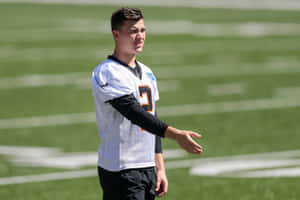 Cincinnati Bengals Player Gesturing During Practice Wallpaper