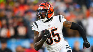 Cincinnati Bengals Player Running With Football Wallpaper