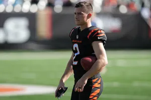 Cincinnati Bengals Player Walkingon Field Wallpaper