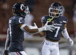 Cincinnati Football Players Celebrating Wallpaper