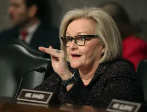 Claire Mccaskill Engaged In A Discussion With A Witness Wallpaper
