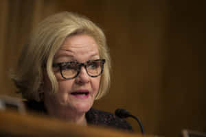 Claire Mccaskill Talking In The Senate Wallpaper