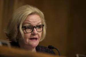 Claire Mccaskill Talking In The Senate Wallpaper