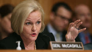 Claire Mccaskill Wearing Pearls Wallpaper