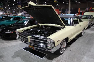 Classic Beauty: Vintage Pontiac Catalina Wallpaper