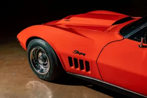 Classic Chevrolet Corvette Stingray Side View Wallpaper