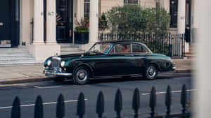 Classic Elegance - Bentley S2 In Pristine Condition Wallpaper