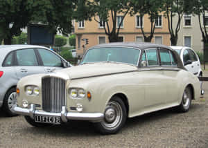 Classic Elegance - Bentley S3 In Its Prime Wallpaper