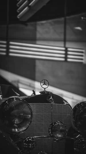 Classic Elegance - Black And White Vintage Car Wallpaper