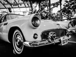 Classic Elegance - Black And White Vintage Car Wallpaper