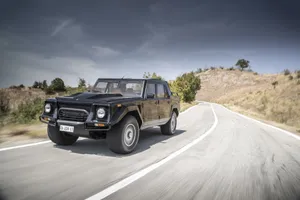 Classic Lamborghini Lm002 Off-road Beast Wallpaper